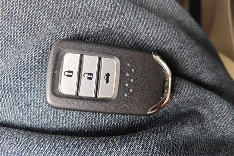 Used Honda Crider 2013 1.8L automatic luxury edition Vehicle Key