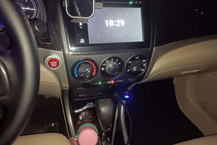Used Honda Crider 2013 1.8L automatic luxury edition Audio And AC Panel