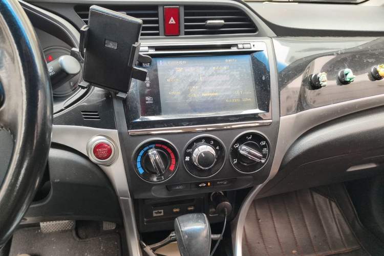 Used Honda Crider 2013 1.8L automatic luxury edition Audio And AC Panel
