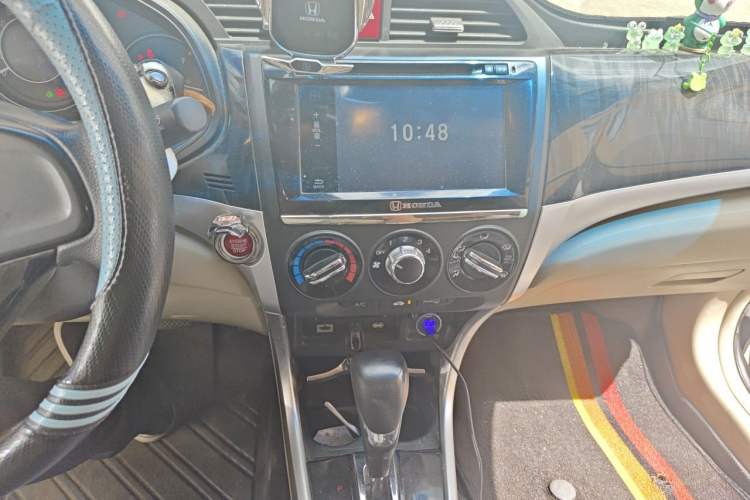 Used Honda Crider 2013 1.8L automatic luxury edition Audio And AC Panel