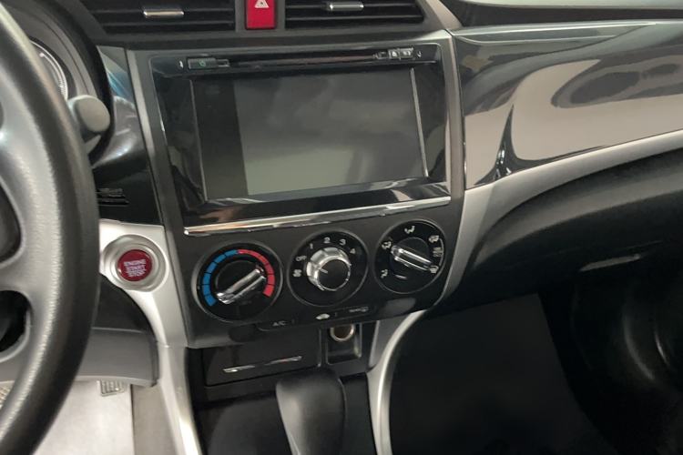 Used Honda Crider 2013 1.8L automatic luxury edition Audio And AC Panel