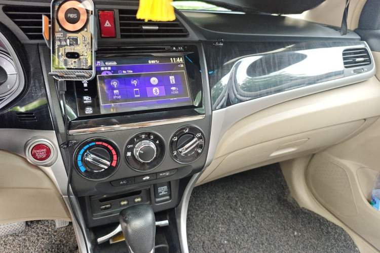 Used Honda Crider 2013 1.8L automatic luxury edition Audio And AC Panel