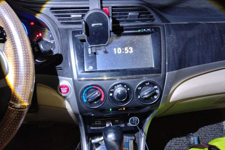 Used Honda Crider 2013 1.8L automatic luxury edition Audio And AC Panel