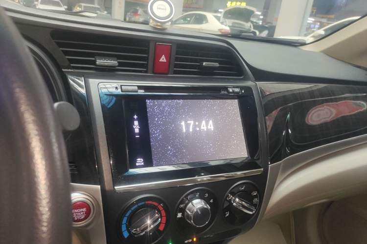 Used Honda Crider 2013 1.8L automatic luxury edition Audio And AC Panel
