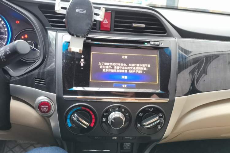 Used Honda Crider 2013 1.8L automatic luxury edition Audio And AC Panel