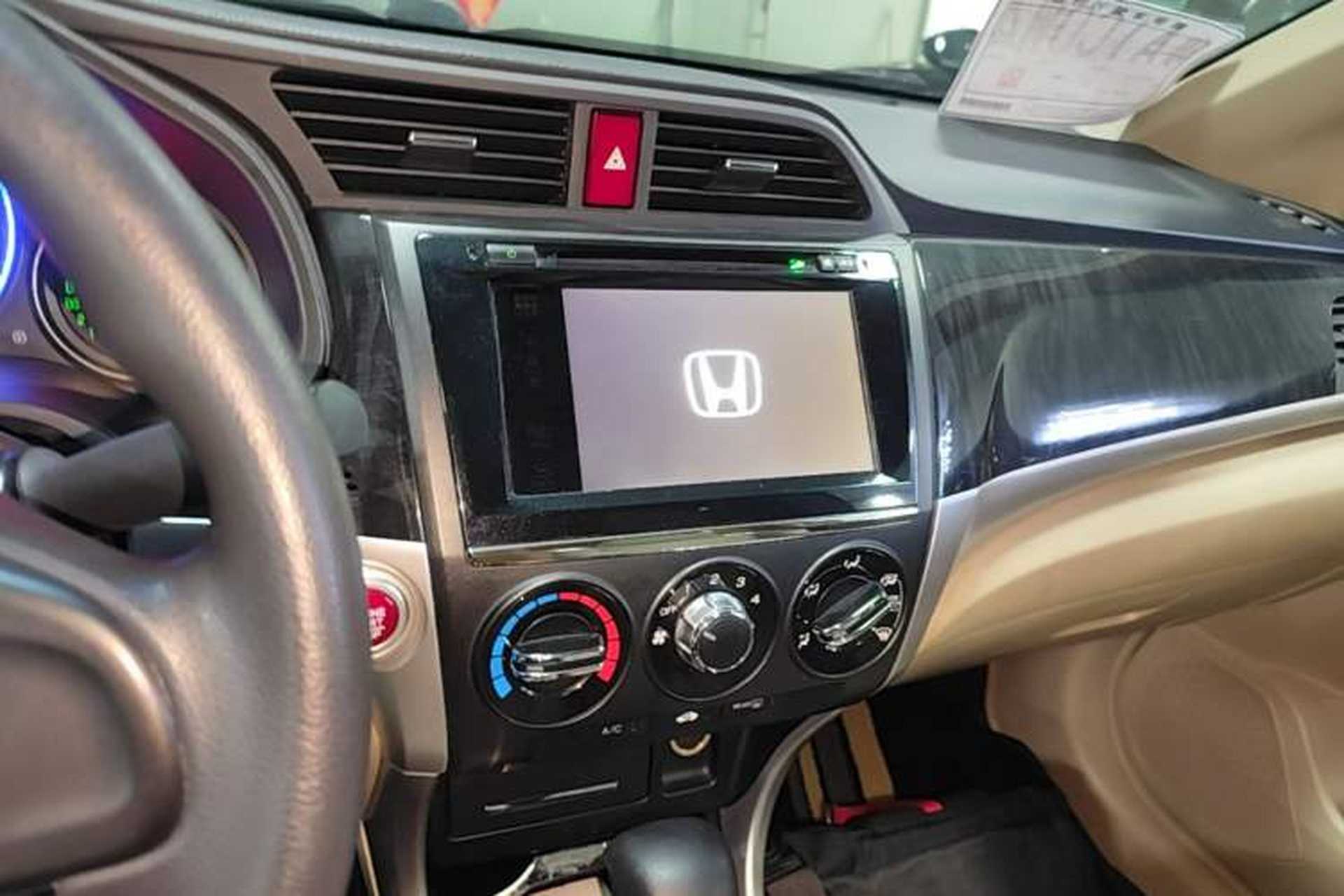 Used Honda Crider 2013 1.8L automatic luxury edition Audio And AC Panel