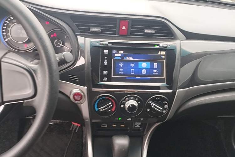 Used Honda Crider 2013 1.8L automatic luxury edition Audio And AC Panel