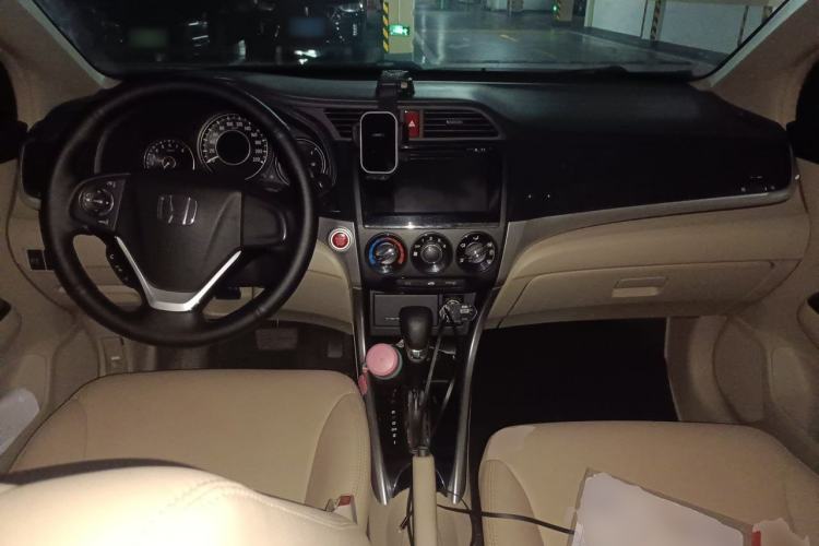 Used Honda Crider 2013 1.8L automatic luxury edition Center Console