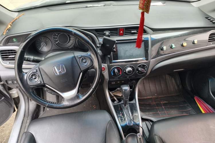 Used Honda Crider 2013 1.8L automatic luxury edition Center Console