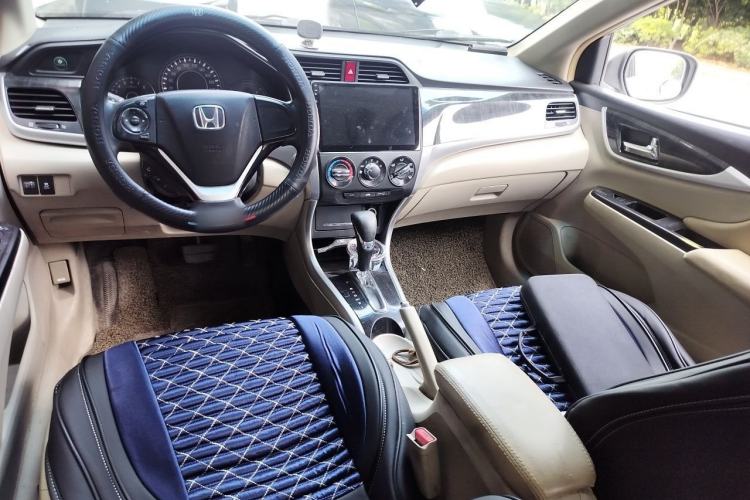 Used Honda Crider 2013 1.8L automatic luxury edition Center Console