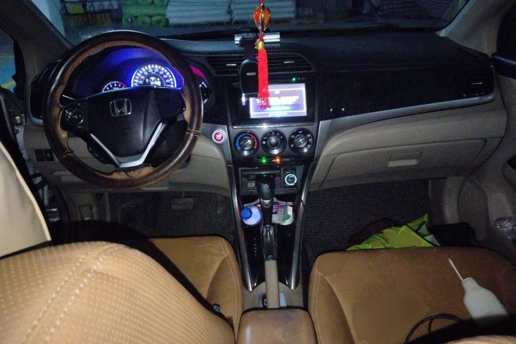 Used Honda Crider 2013 1.8L automatic luxury edition Center Console