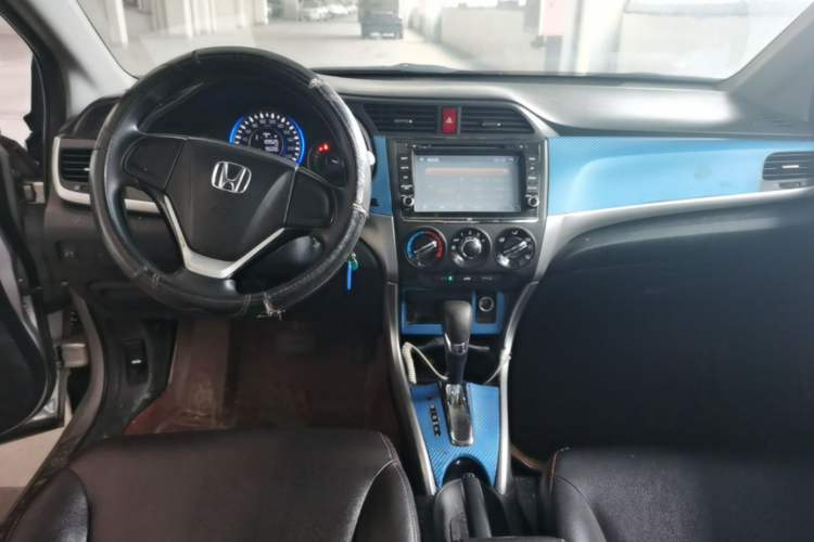 Used Honda Crider 2013 1.8L automatic comfort version Center Console