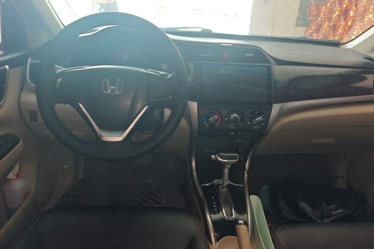 Used Honda Crider 2013 1.8L automatic comfort version Center Console