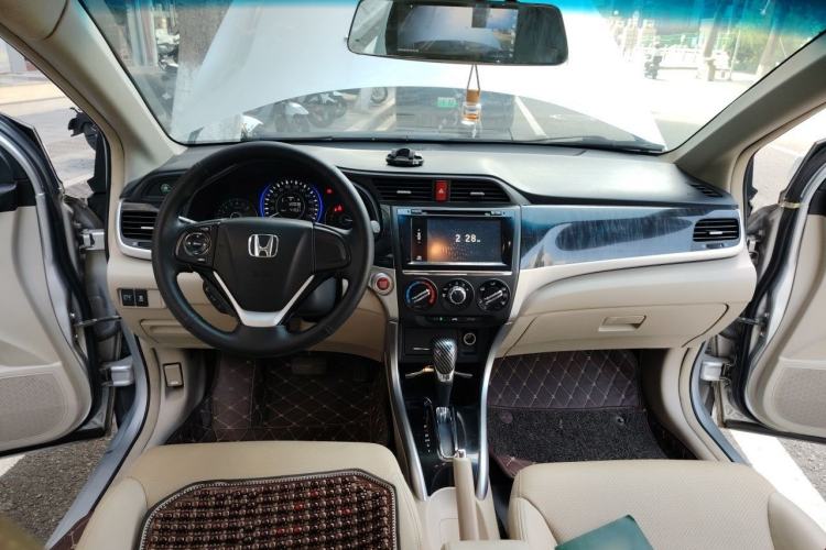 Used Honda Crider 2013 1.8L automatic luxury edition Center Console