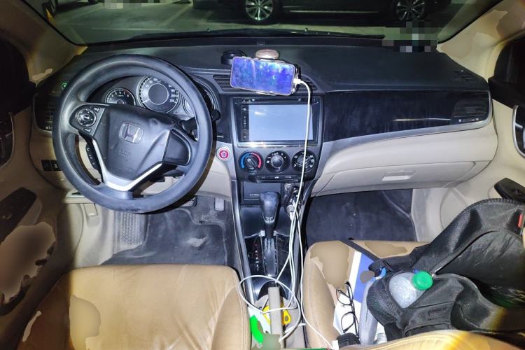 Used Honda Crider 2013 1.8L automatic luxury edition Center Console