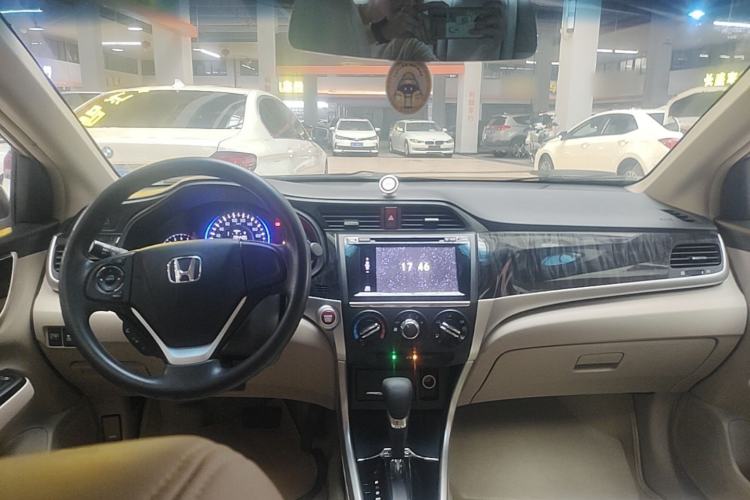 Used Honda Crider 2013 1.8L automatic luxury edition Center Console