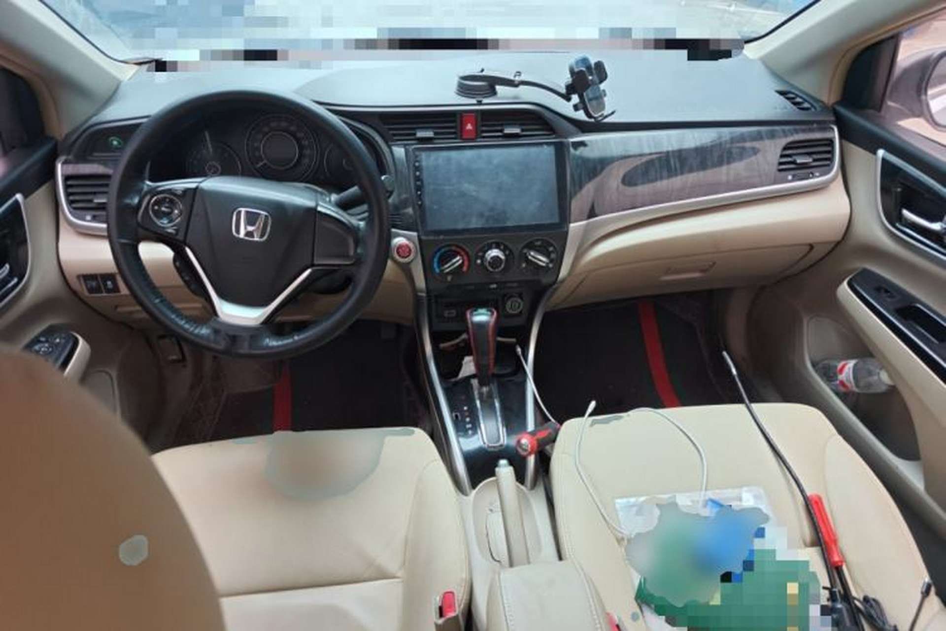 Used Honda Crider 2013 1.8L automatic luxury edition Center Console