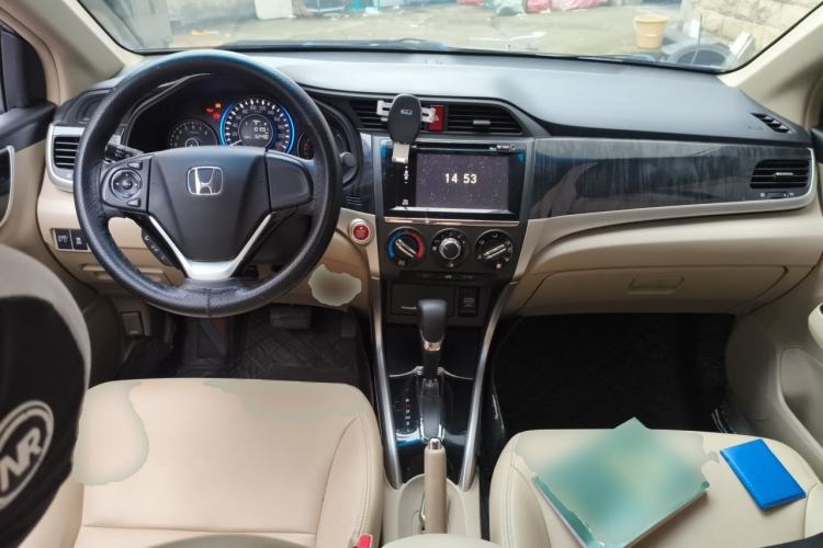 Used Honda Crider 2013 1.8L automatic luxury edition Center Console