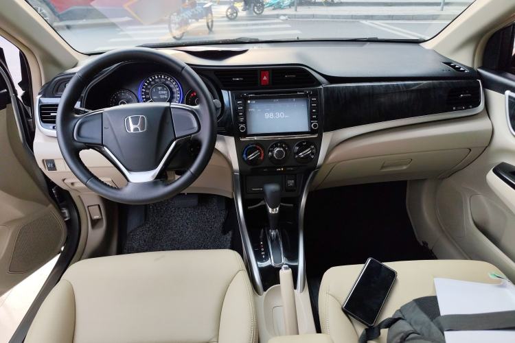 Used Honda Crider 2013 1.8L automatic comfort version Center Console