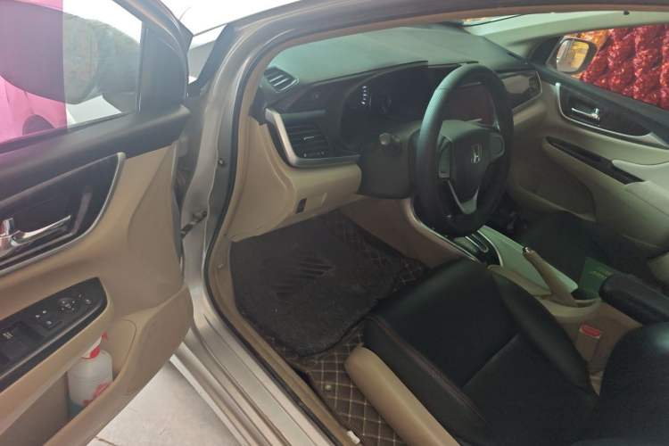 Used Honda Crider 2013 1.8L automatic comfort version Driver Seat