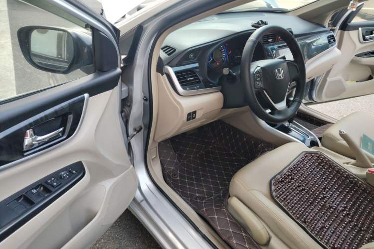 Used Honda Crider 2013 1.8L automatic luxury edition Driver Seat