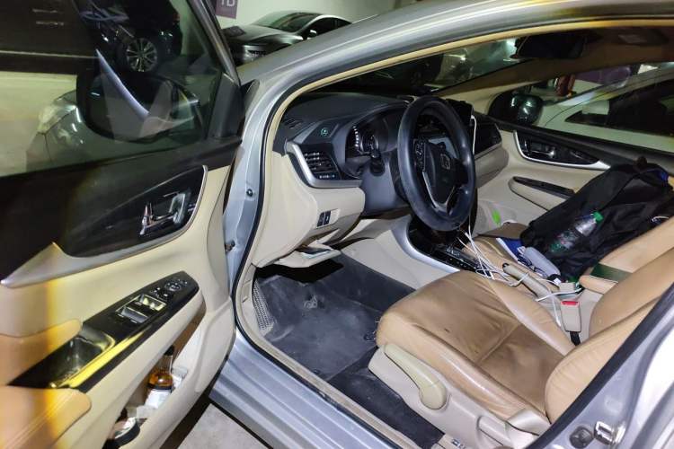 Used Honda Crider 2013 1.8L automatic luxury edition Driver Seat