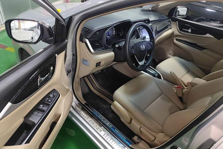 Used Honda Crider 2013 1.8L automatic luxury edition Driver Seat