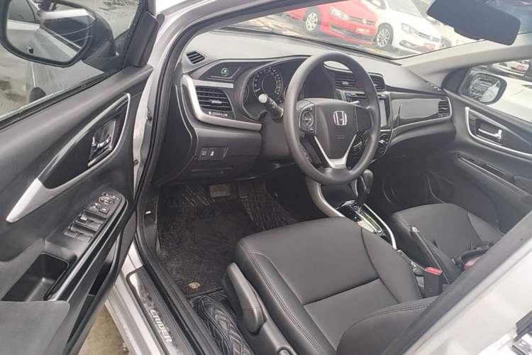 Used Honda Crider 2013 1.8L automatic luxury edition Driver Seat