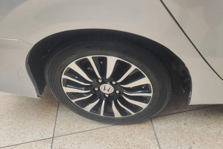 Used Honda Crider 2013 1.8L automatic luxury edition Exterior 5