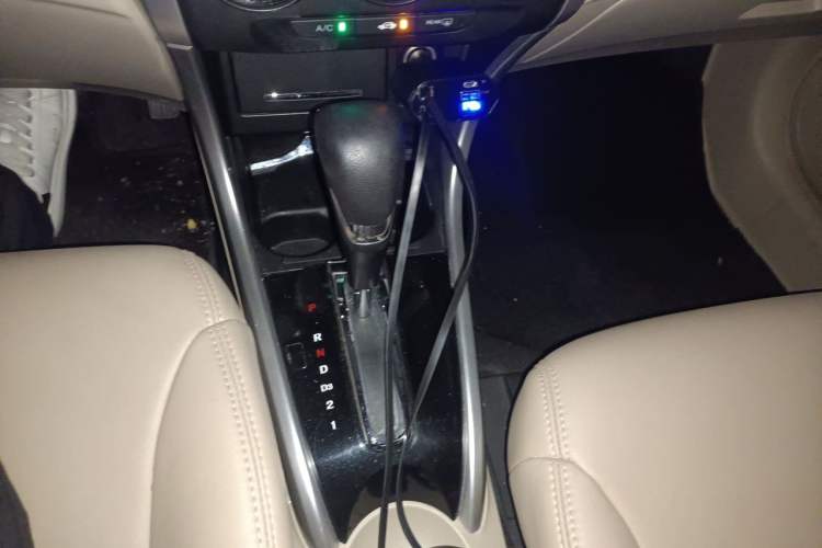 Used Honda Crider 2013 1.8L automatic luxury edition Gear Lever