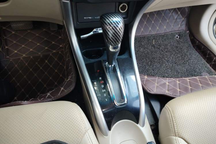 Used Honda Crider 2013 1.8L automatic luxury edition Gear Lever