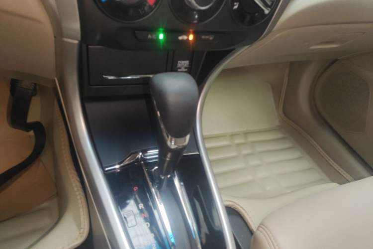 Used Honda Crider 2013 1.8L automatic luxury edition Gear Lever