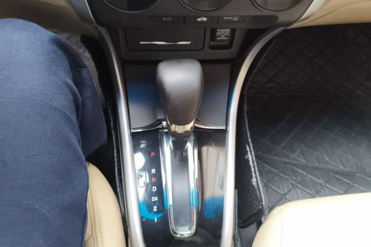 Used Honda Crider 2013 1.8L automatic luxury edition Gear Lever