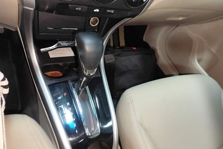 Used Honda Crider 2013 1.8L automatic luxury edition Gear Lever
