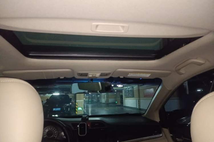 Used Honda Crider 2013 1.8L automatic luxury edition Headliner