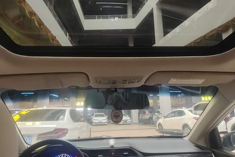 Used Honda Crider 2013 1.8L automatic luxury edition Headliner