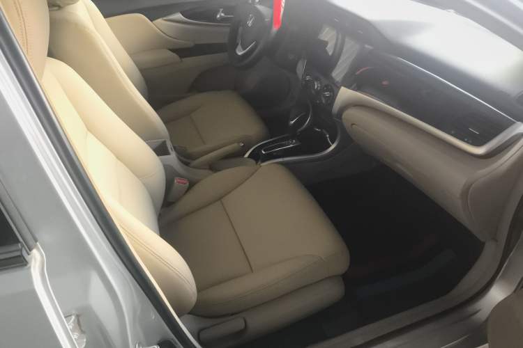 Used Honda Crider 2013 1.8L automatic comfort version Interior 1