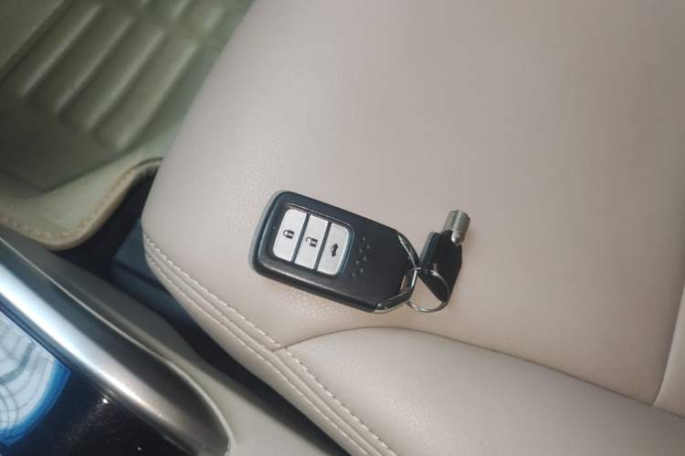 Used Honda Crider 2013 1.8L automatic luxury edition Interior 1