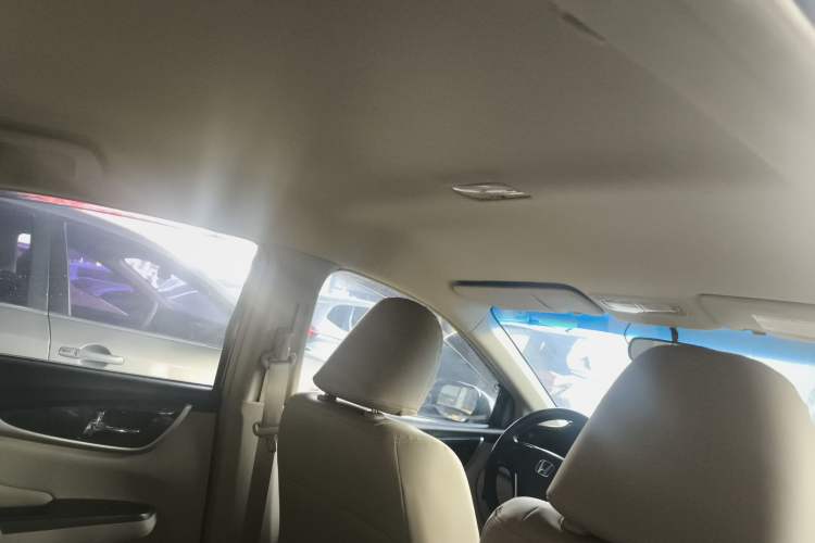 Used Honda Crider 2013 1.8L automatic comfort version Interior 3