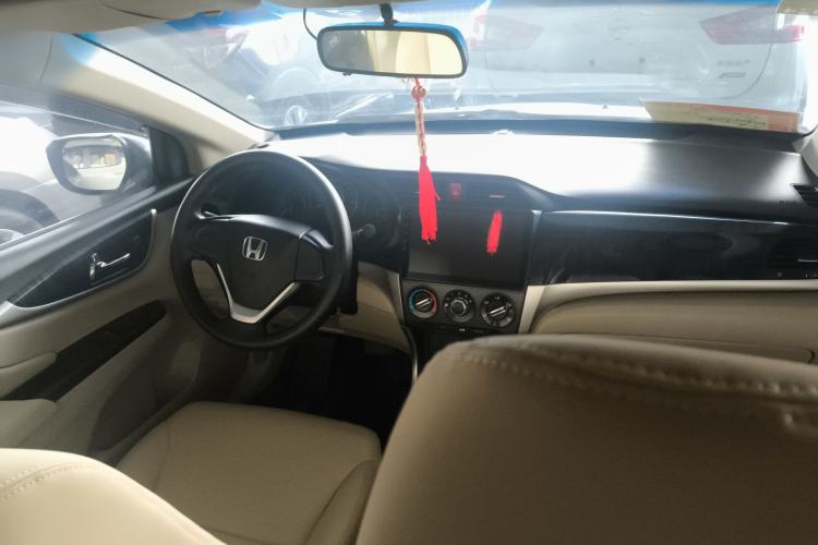 Used Honda Crider 2013 1.8L automatic comfort version Interior 4