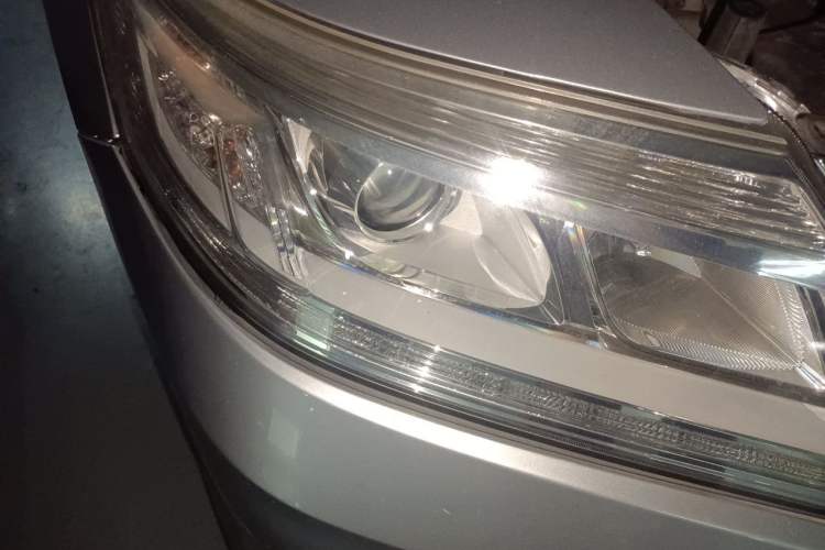 Used Honda Crider 2013 1.8L automatic luxury edition Right Front Headlight
