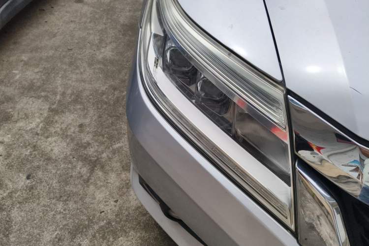 Used Honda Crider 2013 1.8L automatic luxury edition Right Front Headlight