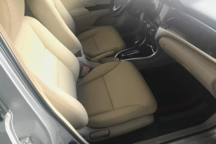 Used Honda Crider 2013 1.8L automatic comfort version Right Front Seat