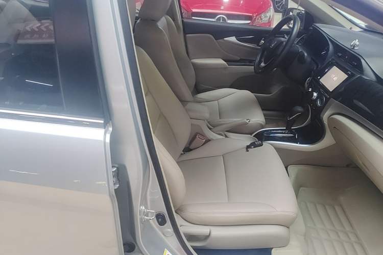 Used Honda Crider 2013 1.8L automatic luxury edition Right Front Seat
