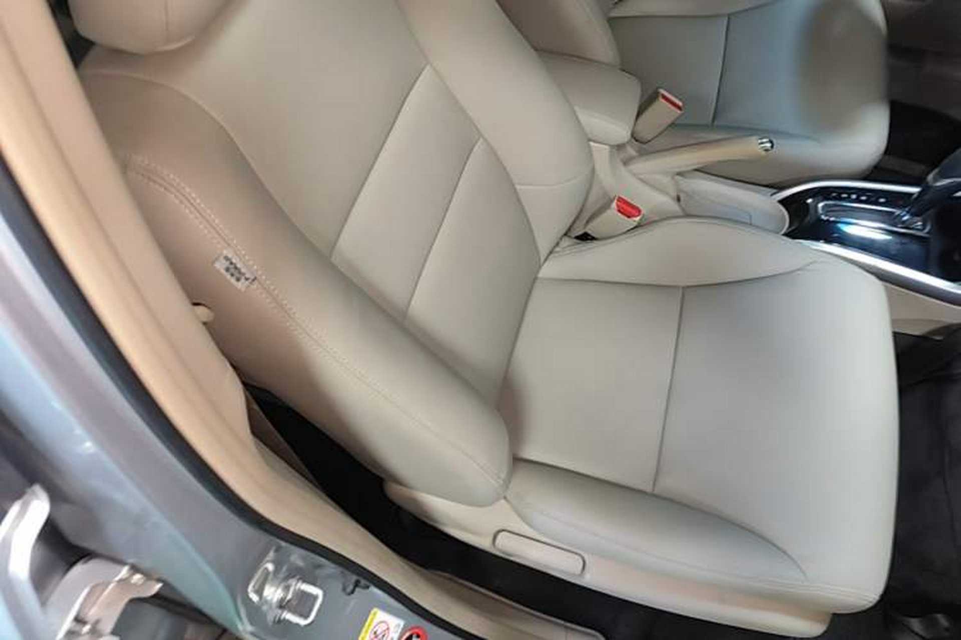Used Honda Crider 2013 1.8L automatic luxury edition Right Front Seat