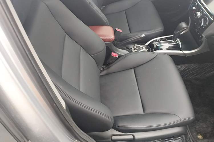 Used Honda Crider 2013 1.8L automatic luxury edition Right Front Seat