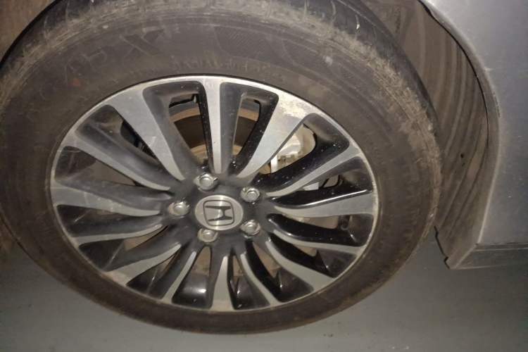 Used Honda Crider 2013 1.8L automatic luxury edition Right Front Wheel Hub