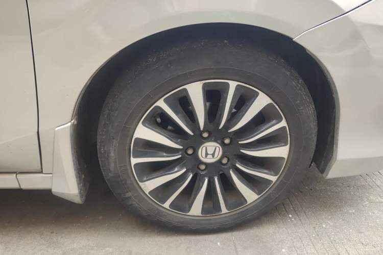 Used Honda Crider 2013 1.8L manual Comfort version Right Front Wheel Hub
