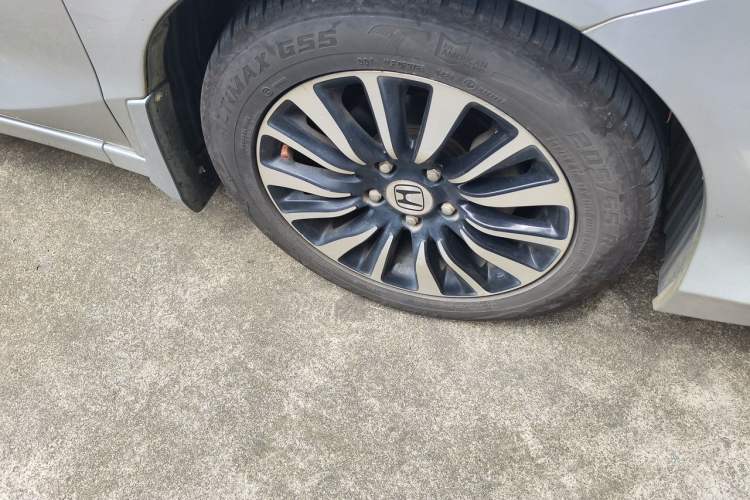 Used Honda Crider 2013 1.8L automatic luxury edition Right Front Wheel Hub