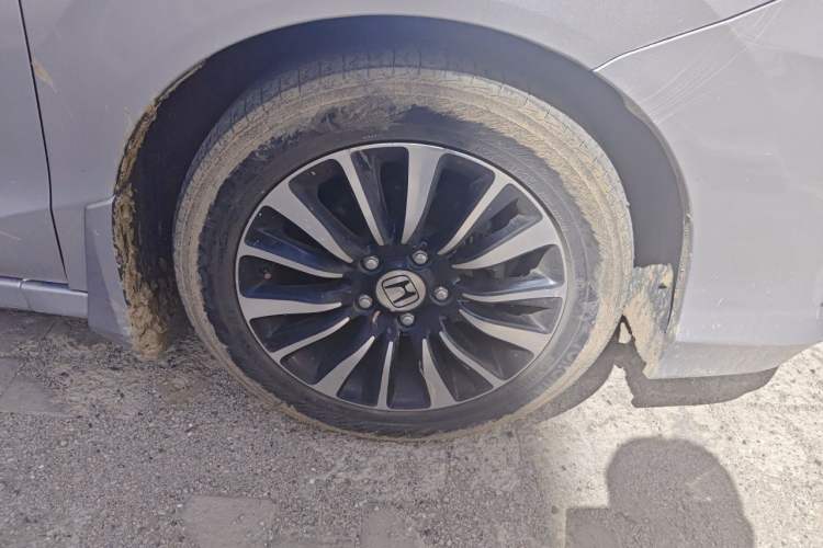 Used Honda Crider 2013 1.8L automatic luxury edition Right Front Wheel Hub